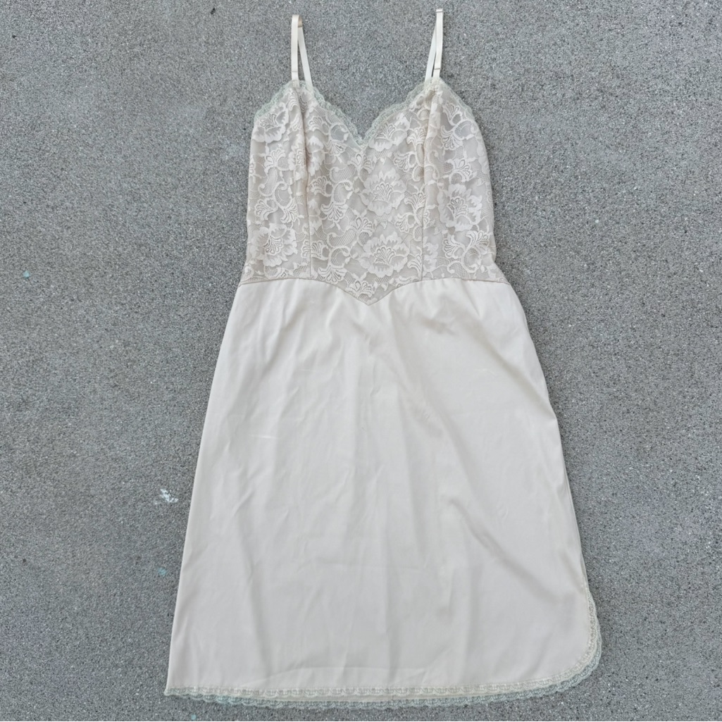 Vintage Vanity Fair Slip Dress Size 36 Mid 1950s *Inseam Opening At Back, Tiny